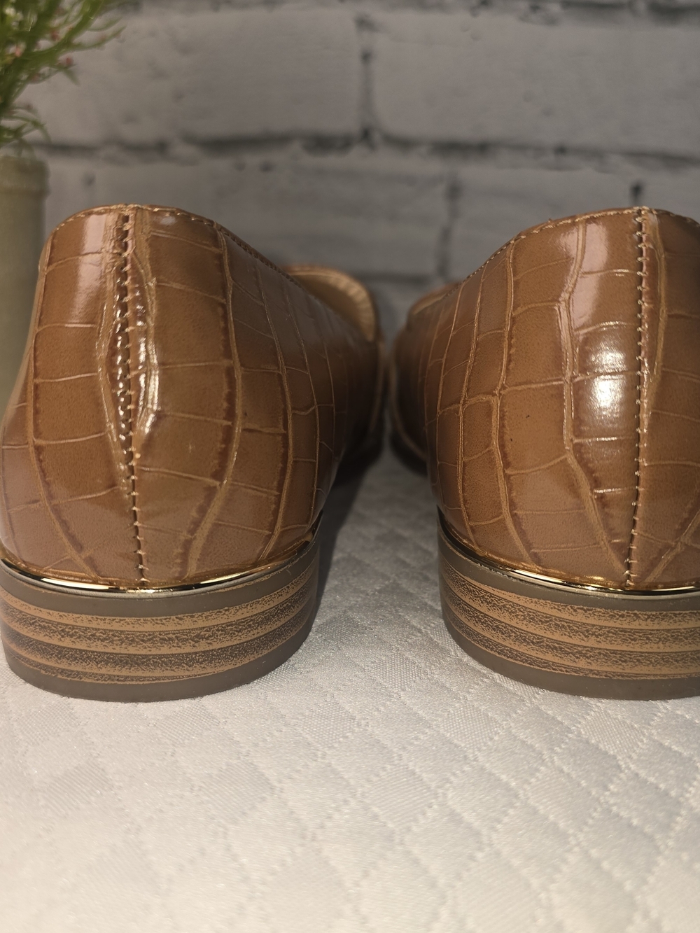 LIZ CLAIBORNE TIMES CROC-EMBOSSED LOAFERS GOLD TRIM HARDWARE SLIP ON WOMENS 10 - Picture 7 of 11